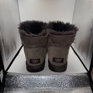 UGG Australia Bailey Button 3352 Boots Chestnut Suede Sheepskin Women 8 EU39